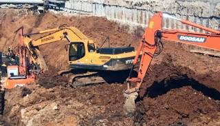 Разработка котлована экскаватором под фундамент в Дмитрове — цена от 2547 руб. | ИП Садыков В. Р.